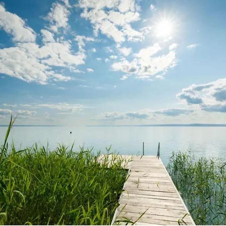 Green Lake House - Private Beach At Balaton วาลาโตนาคารัทยา ภายนอก รูปภาพ