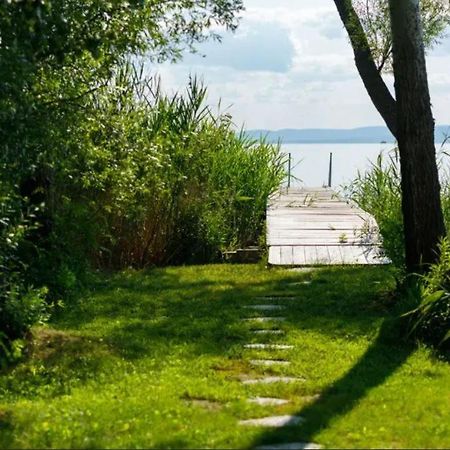 Green Lake House - Private Beach At Balaton วาลาโตนาคารัทยา ภายนอก รูปภาพ