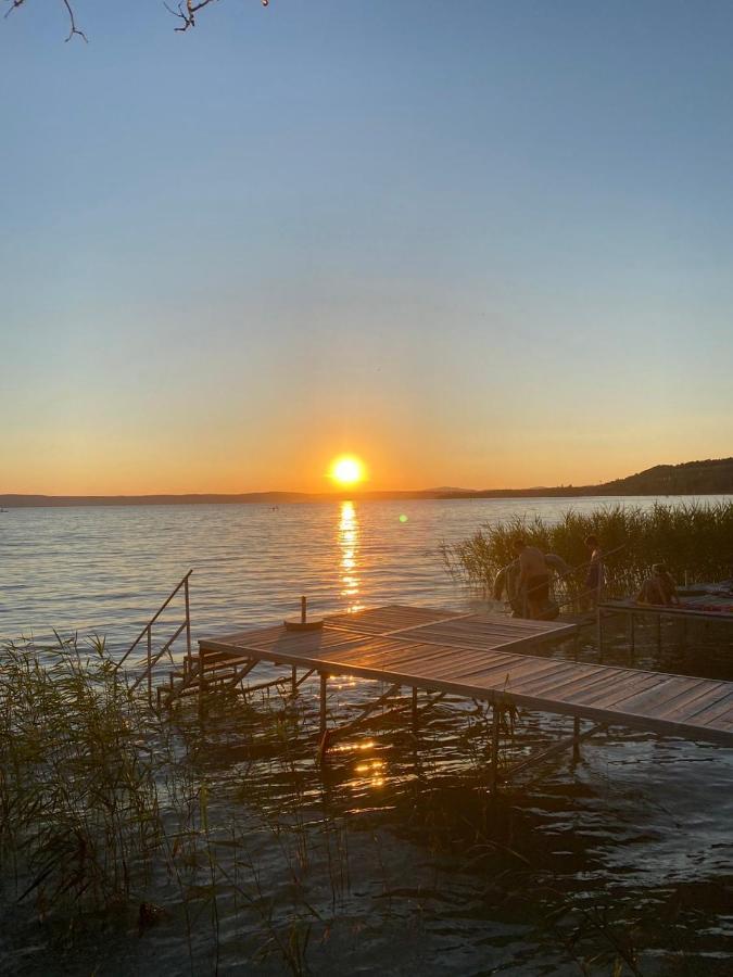 Green Lake House - Private Beach At Balaton วาลาโตนาคารัทยา ภายนอก รูปภาพ