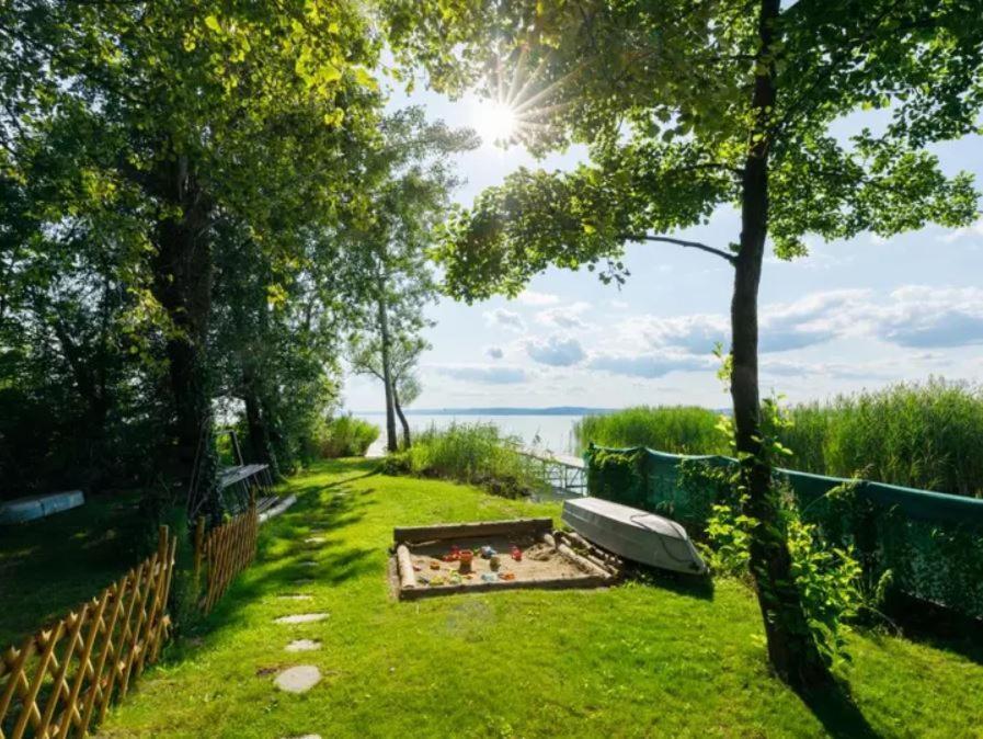Green Lake House - Private Beach At Balaton วาลาโตนาคารัทยา ภายนอก รูปภาพ