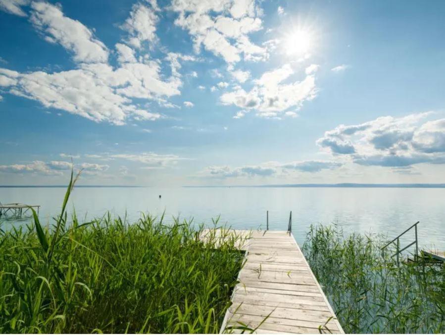 Green Lake House - Private Beach At Balaton วาลาโตนาคารัทยา ภายนอก รูปภาพ