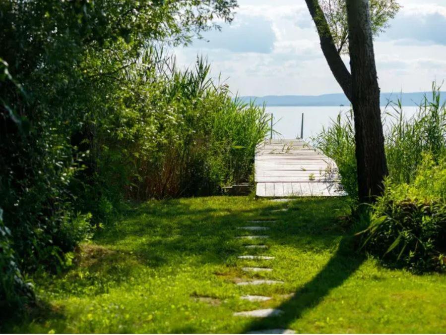 Green Lake House - Private Beach At Balaton วาลาโตนาคารัทยา ภายนอก รูปภาพ