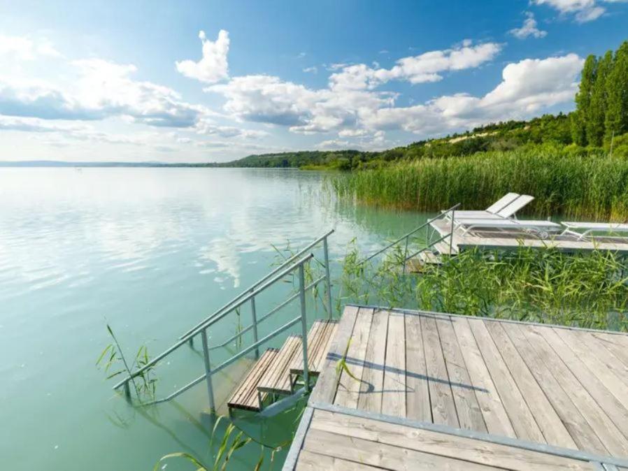 Green Lake House - Private Beach At Balaton วาลาโตนาคารัทยา ภายนอก รูปภาพ