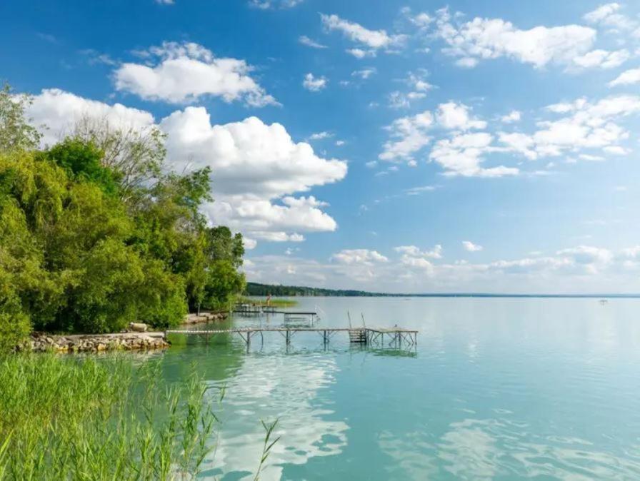 Green Lake House - Private Beach At Balaton วาลาโตนาคารัทยา ภายนอก รูปภาพ