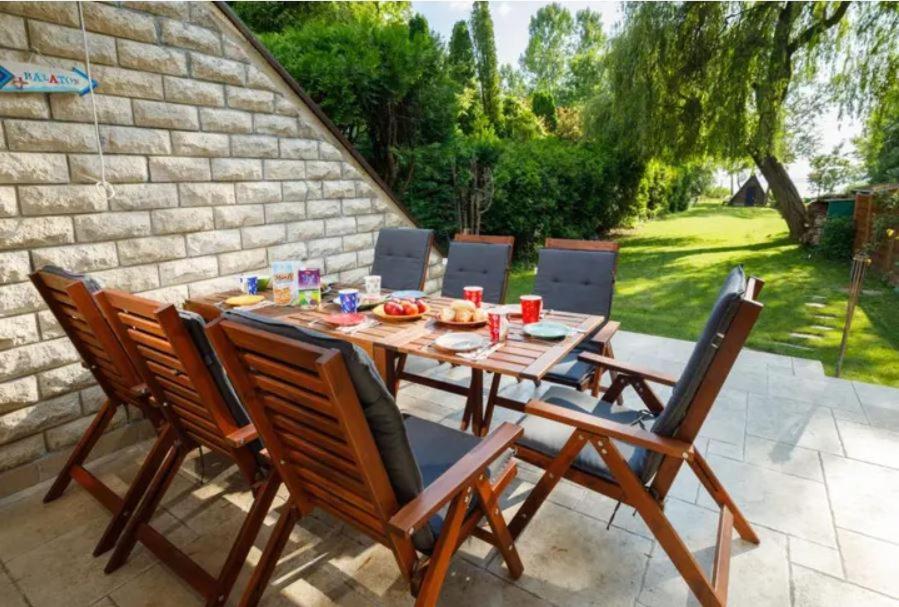 Green Lake House - Private Beach At Balaton วาลาโตนาคารัทยา ภายนอก รูปภาพ