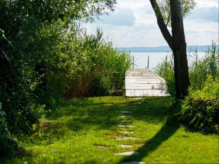 Green Lake House - Private Beach At Balaton วาลาโตนาคารัทยา ภายนอก รูปภาพ